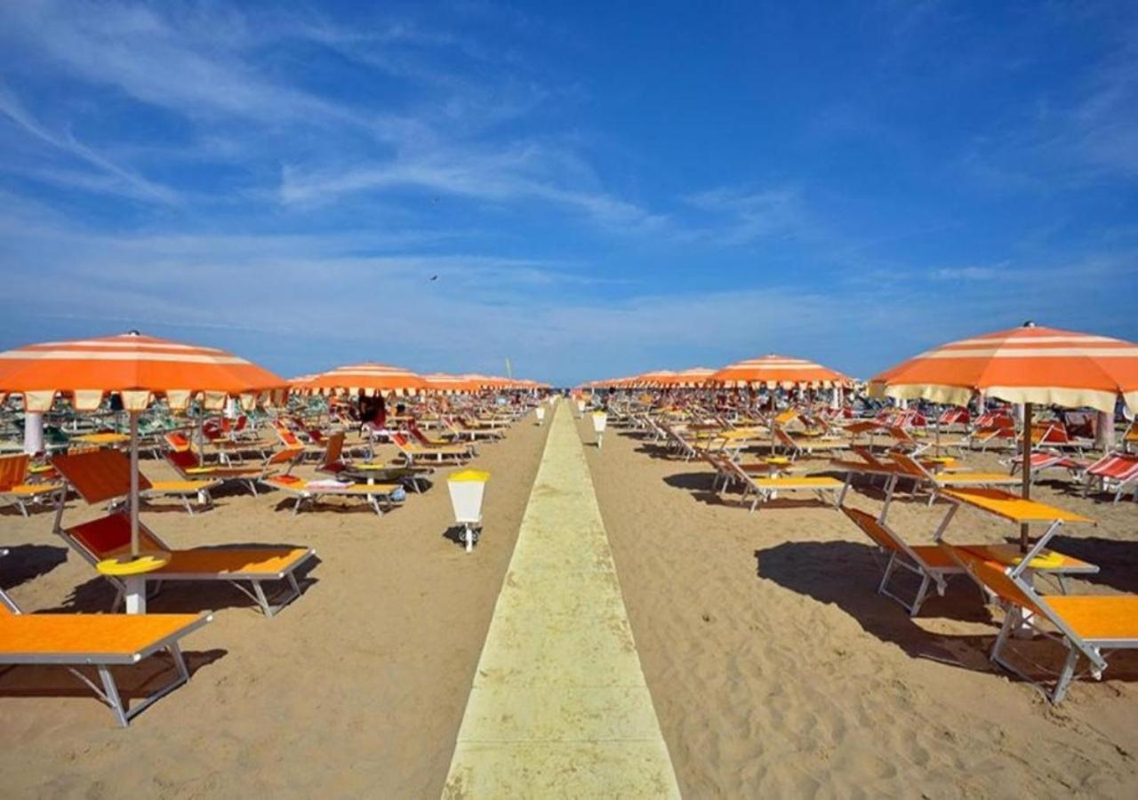 Hotel Radar Rimini Esterno foto