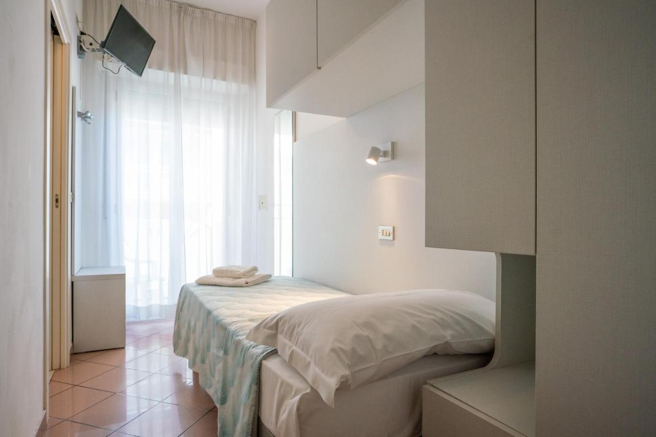 Hotel Radar Rimini Esterno foto