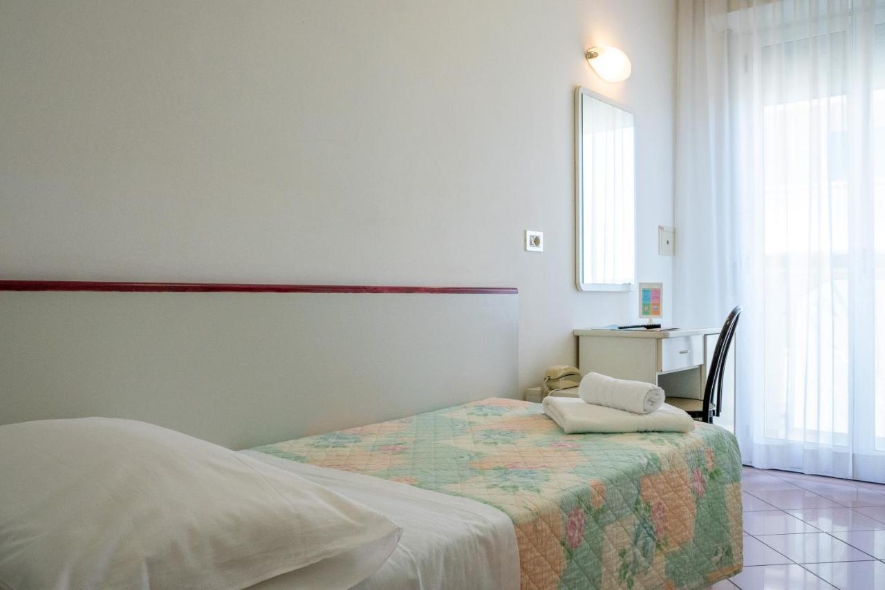 Hotel Radar Rimini Esterno foto