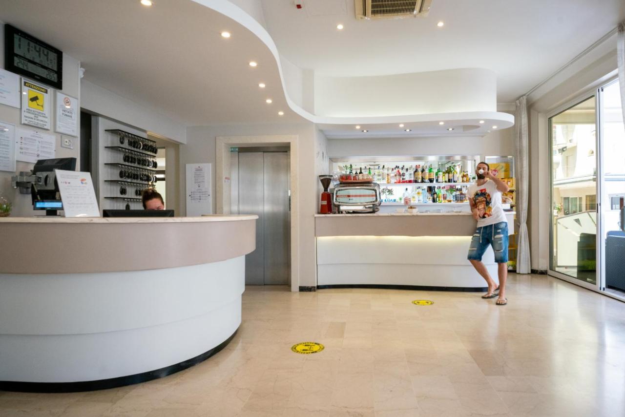Hotel Radar Rimini Esterno foto