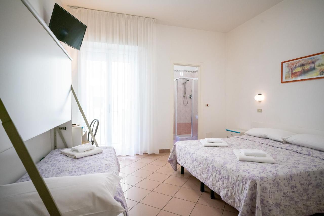 Hotel Radar Rimini Esterno foto