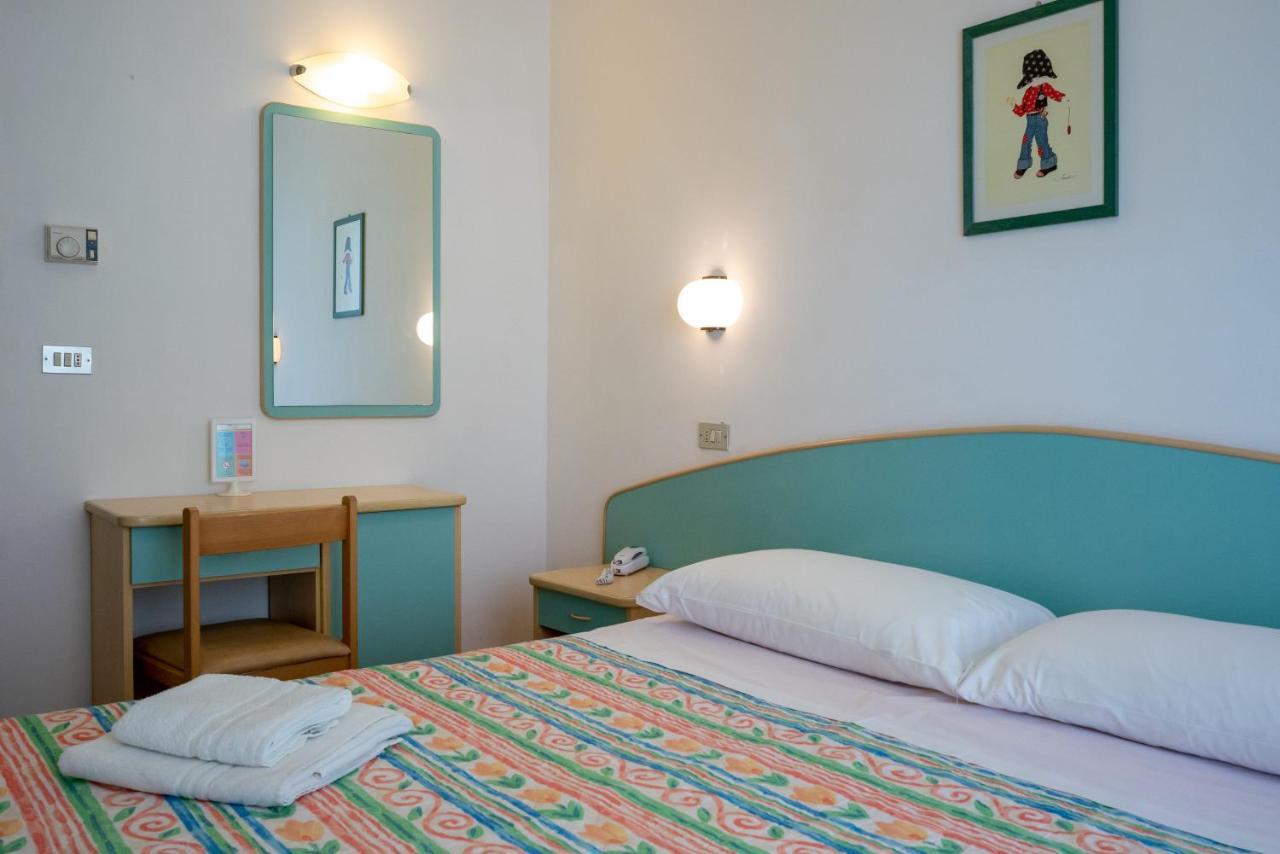 Hotel Radar Rimini Esterno foto