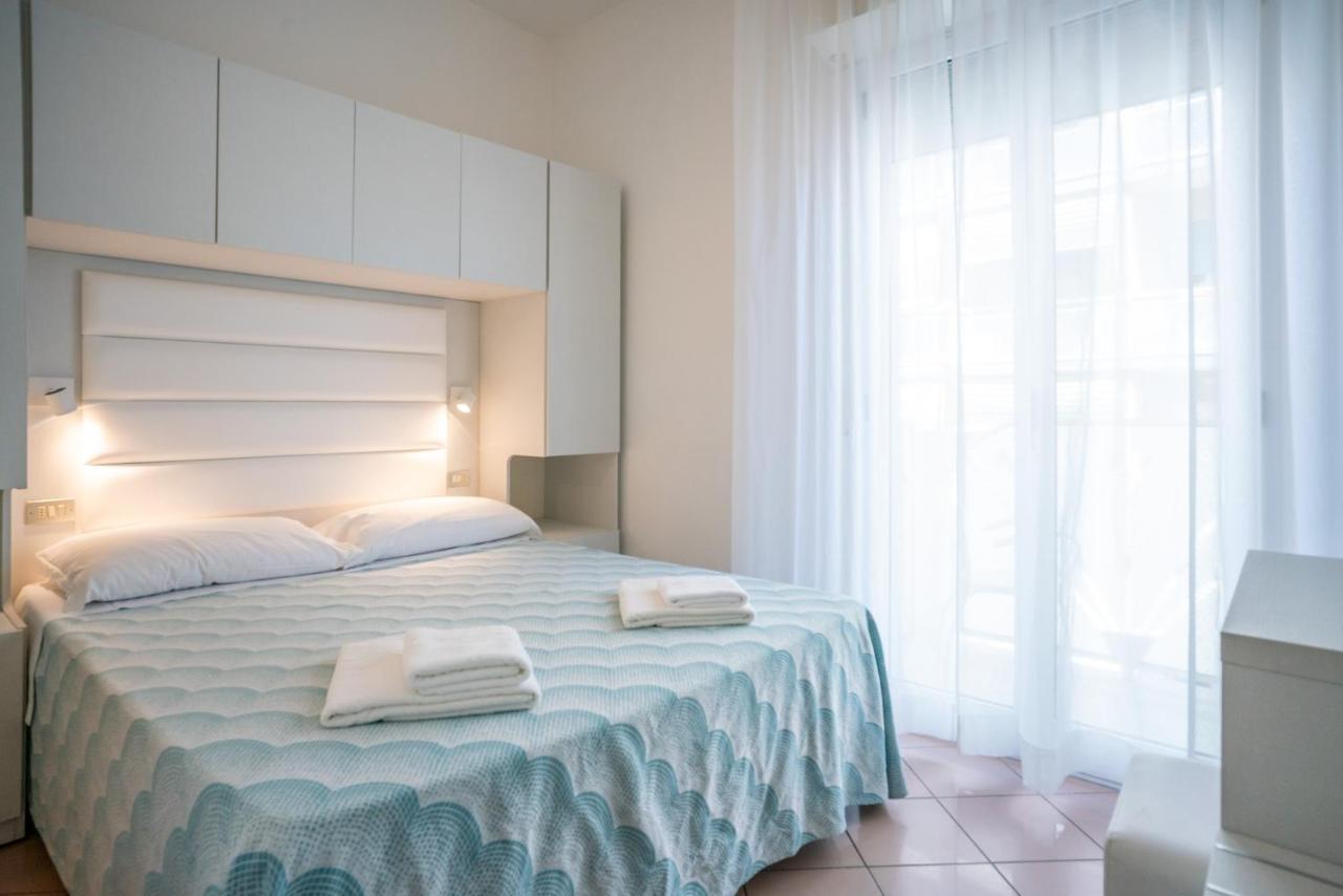 Hotel Radar Rimini Esterno foto