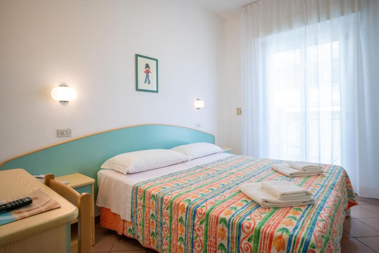 Hotel Radar Rimini Esterno foto
