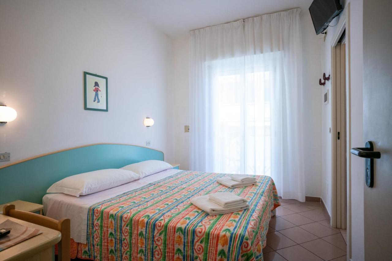 Hotel Radar Rimini Esterno foto