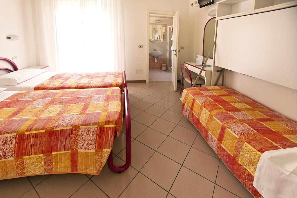 Hotel Radar Rimini Esterno foto