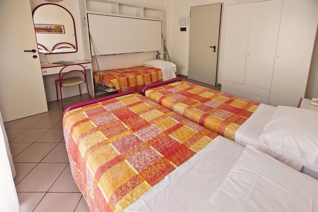 Hotel Radar Rimini Esterno foto