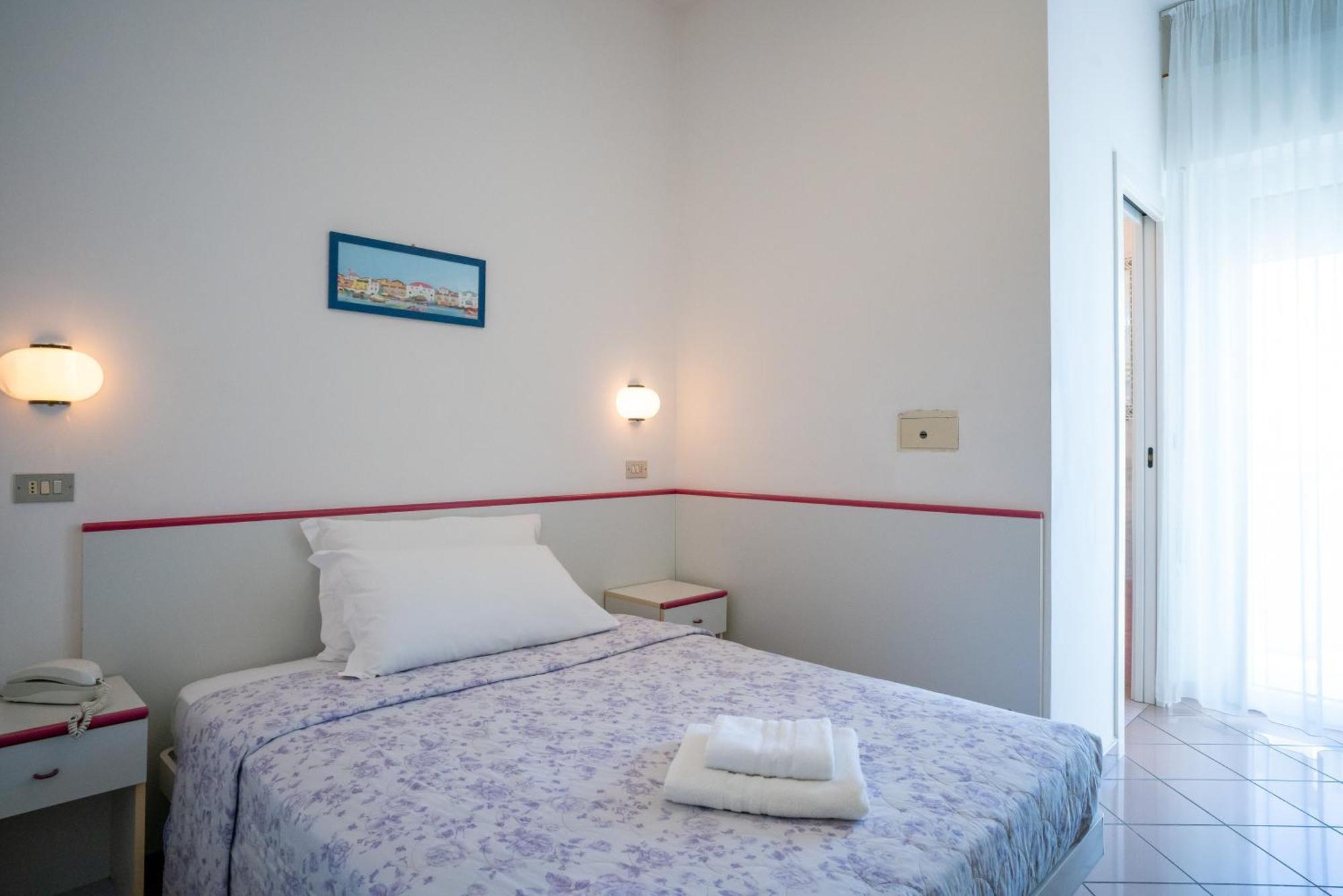 Hotel Radar Rimini Esterno foto